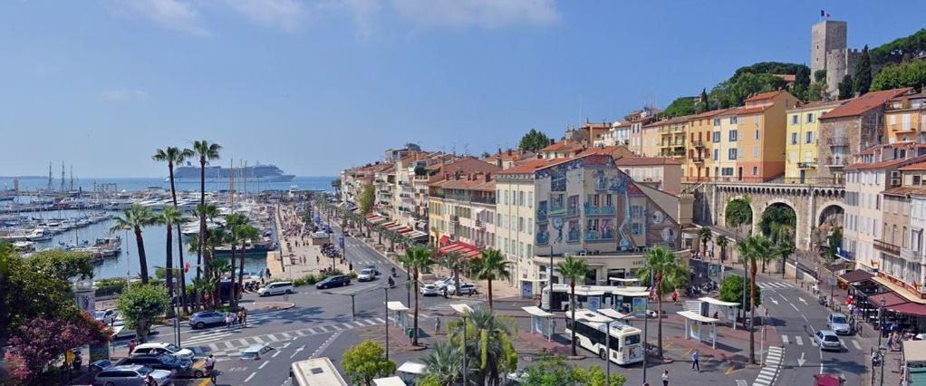 2 Pieces Avec Piscine, 150 M De La Plage. Cannes