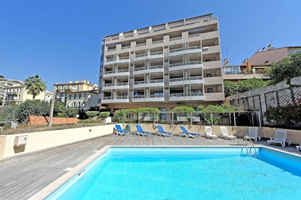 2 Pieces Avec Piscine, 150 M De La Plage. Apartment